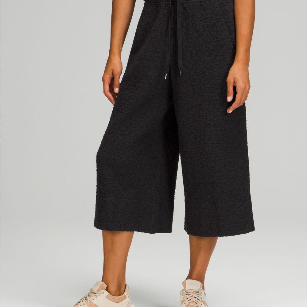 Lululemon Rippled Wide Leg Super High Rise Crop 23 Textured Culottes